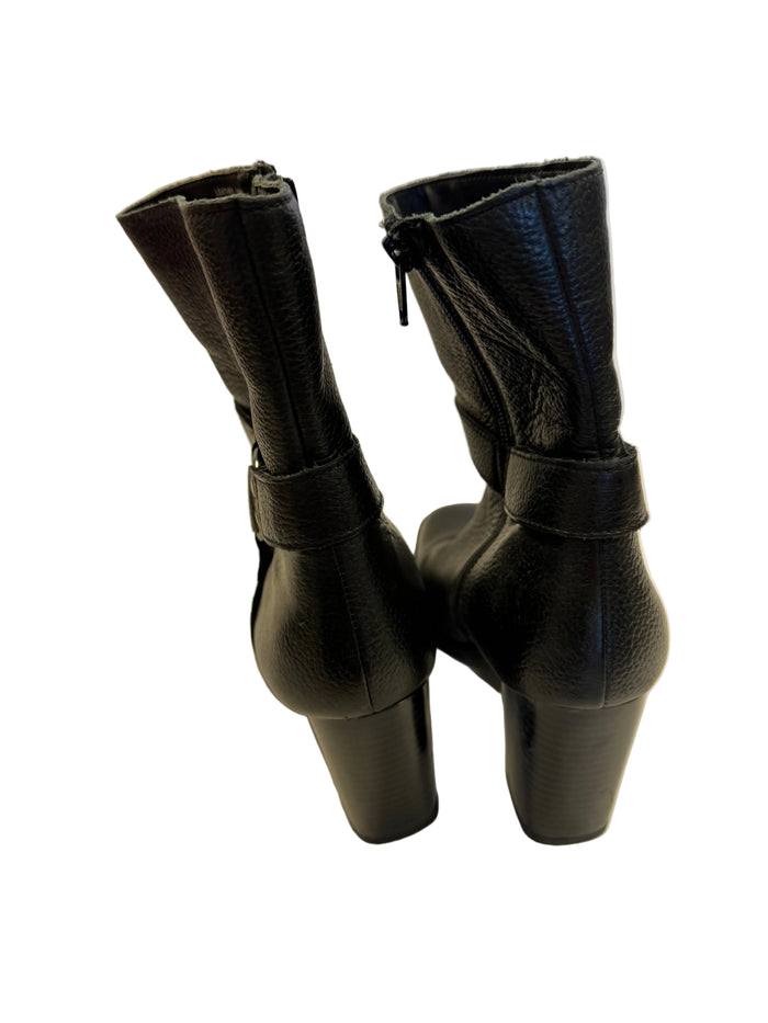Boots Ankle Heels By Clothes Mentor In Black, Size: 7