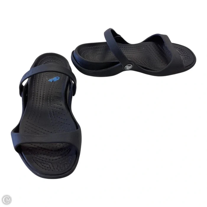 Sandals Flats By Crocs In Black, Size: 6