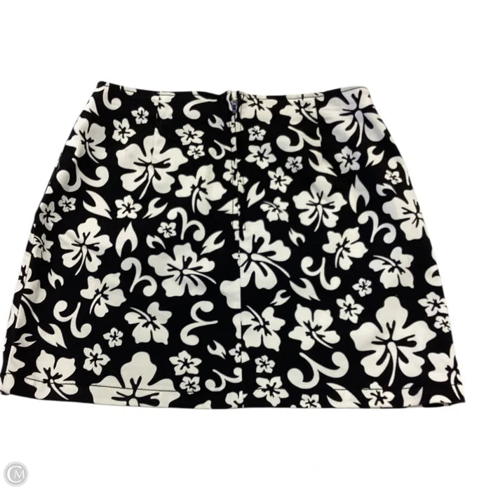 Skirt Mini & Short By Wild Fable In Geometric Pattern, Size: S