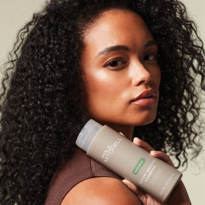 Model holding Super Smooth Shampoo