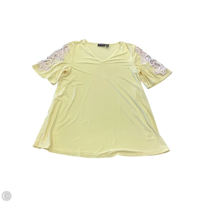Top Short Sleeve By Nina Leonard In Yellow, Size: M
