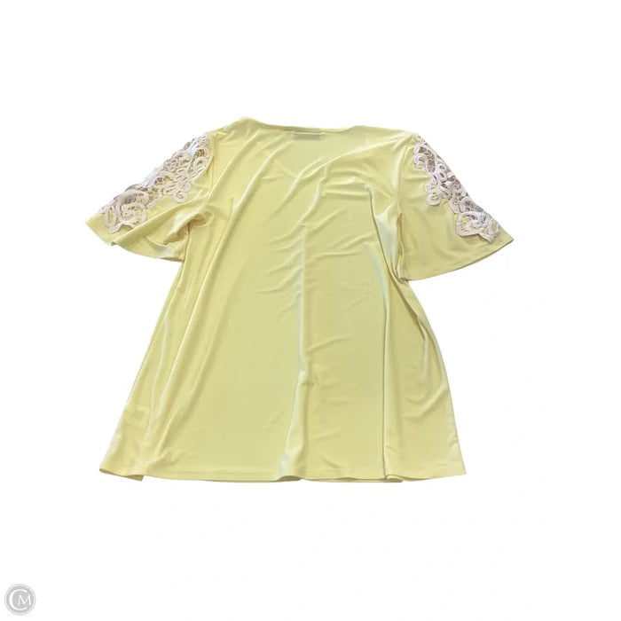Top Short Sleeve By Nina Leonard In Yellow, Size: M